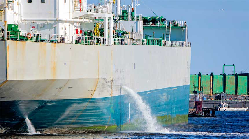 Oil tanker discharging ballast into the harbor