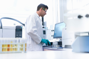 Worker using a computer in a lab